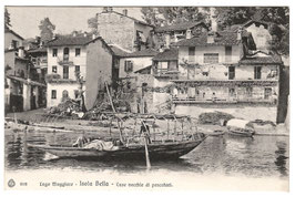 Alte Foto Postkarte LAGO MAGGIORE - ISOLA BELLA - Case vecchie di pescatori - alte Fischerhäuser und Fischerboot um 1910