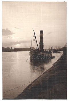 Alte Fotografie HAMBURG Alter Schlepper auf der Elbe bei Sonnenuntergang, 1911