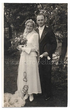 Alte Foto Postkarte HOCHZEIT  Brautpaar aus den 1930er Jahren