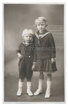 Alte Fotografie Postkarte GESCHWISTER MIT MATROSENANZUG