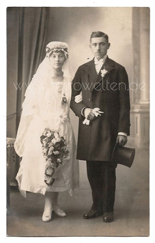 Alte Fotografie Postkarte HOCHZEIT  Brautpaar aus den 1920er Jahren