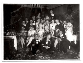 Alte Fotografie Gruppenbild FASCHING verkleidete Studenten feiern Karneval, 1920 Jahre