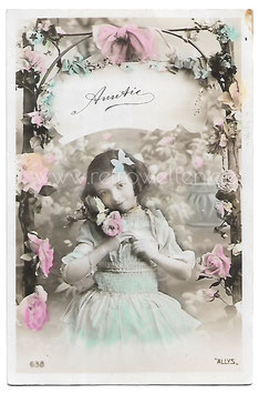 Alte Fotografie Postkarte AMITIÉ Kleines Mädchen mit Rosen