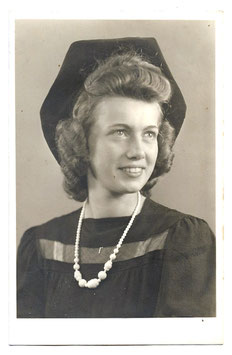 Alte Fotografie HÜBSCHE FRAU MIT HUT UND HALSKETTE 1940er Jahre