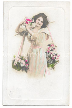 Alte Foto Postkarte SCHÖNE BLUMENVERKÄUFERIN MIT BLUMENKÖRBEN 1909