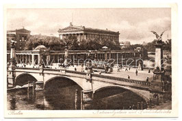 Alte Postkarte BERLIN Nationalgalerie und Friedrichsbrücke um 1910