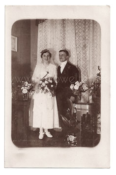 Alte Fotografie Postkarte HOCHZEIT  elegantes Brautpaar im Jahr 1919