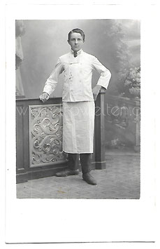 Alte Foto Postkarte JUNGER KELLNER um 1900
