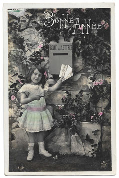 Alte Foto Postkarte Neujahr "BONNE ANNÉE" Mädchen wirft Postkarten in den  Briefkasten, 1908