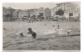 Alte Foto Postkarte GENUA GENOVA Strandpartie von Arenzano mit Badegästen, Italien 1928