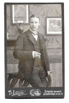 Alte CDV Fotografie BREMEN - ELEGANTER MANN MIT ZIGARETTE, Herrenmode um 1900