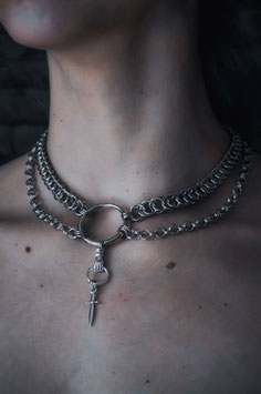 VICTORIAN HAND NECKLACE