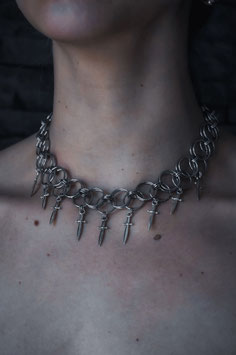 DAGGER NECKLACE