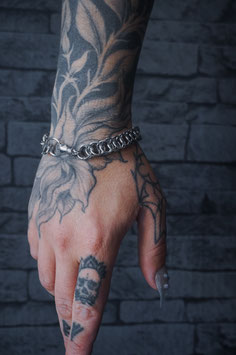 VICTORIAN HAND BRACELET