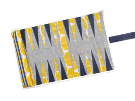 Backgammon Reisespiel zum Zusammenrollen Japan Grafik blau gelb