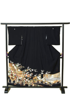 黒留袖06　素材：正絹、身丈：155.5cm、裄：67cm、前幅：24.5cm、後幅：30cm