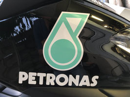 2 Gros Logos "PETRONAS"  pour les ailes avant