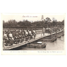 Ons leger waakt - Op een brug door de Genie gebouwd