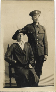 Brits soldaat met vrouw