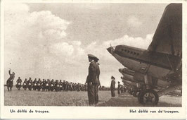 Ons leger waakt - Het défilé van de troepen