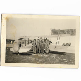Groepsfoto Belgische piloten met vliegtuig (Stampe SV.4)