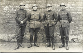 Groepsfoto Belgische soldaten met mouwkentekens