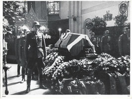 Duitse persfoto - Aufbahrung im Dom zu Riga