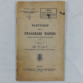 Hanteren van de draagbare wapens - De P.I.A.T. - 1945