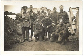 Belgische krijgsgevangenen met Duitse bewaker