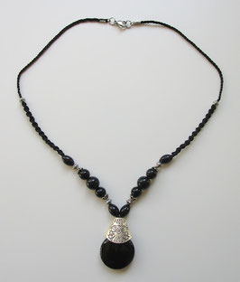 Makrameekette mit Onyx