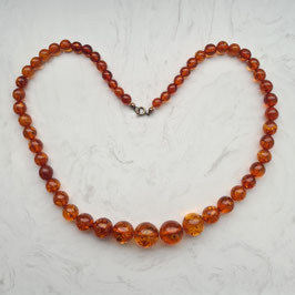 Kette aus Bernsteinimitat