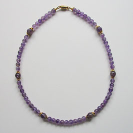 Kette aus Amethystperlen