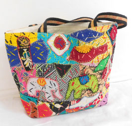 Jute-Shopper mit bunter Collage