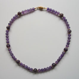 Kette aus Amethystperlen schlicht