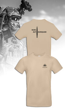 Korps Commandotroepen T-shirt desert kleur bedrukt met zwart Korps logo en NN dolk logo op rug