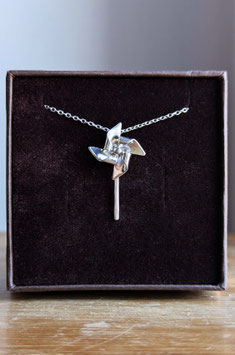 Collana con ciondolo girandola in argento