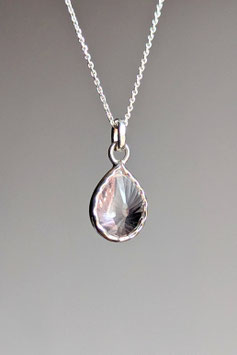 Collana in argento con ciondolo in quarzo rosa