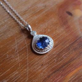 Collana con una cianite di 3,54 ct e una zirconia cubica