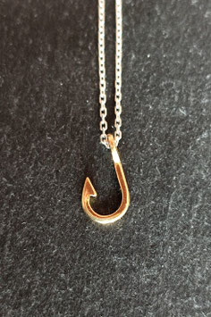 T'AMO - Ciondolo Amo da pesca in oro giallo 18 Kt completo di catena in argento 925