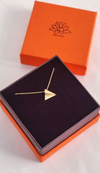ORIGAMI - Collana con ciondolo in oro 9kt composta da un piccolo pendente a forma di aeroplano di carta con abbinata una catena in argento 925 dorato - Finitura Lucida