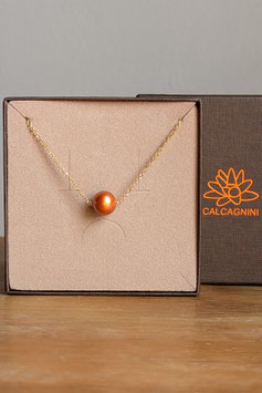 Collana in argento placcato oro con una perla d'acqua dolce color rame di oltre 10 mm