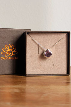 Collana in argento con una splendida ametista incastonata in un pendente minimalista di 12x12 mm