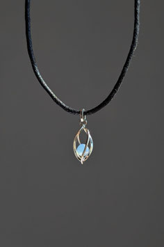 Ciondolo in argento 925 fatto a mano con all'interno una sfera di opale etiope da 5,5 mm - (2)