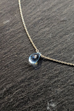 Collana con un topazio azzurro a forma di goccia di 9x6 mm di eccellente qualità, montato su una catena di argento 925 diamantata