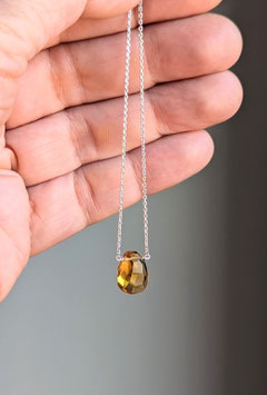 Collana con quarzo citrino di forma irregolare di 13x10 mm di eccellente qualità, montato su catena diamantata in argento 925
