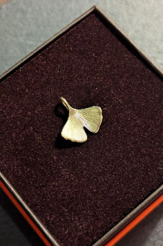 Ciondolo a forma di foglia di ginkgo biloba in ottone - misura piccola