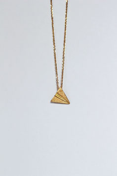 ORIGAMI - Collana con ciondolo in oro 9kt composta da un piccolo pendente a forma di aeroplano di carta con abbinata una catena in argento 925 dorato - Finitura Satinata