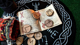 Runensteinen aus Pappelholz -rund gepresst-
