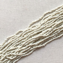 12-004)VINTAGE BEADS (Opaque WHITE 　RoundRocailles15/0ー13/0)   VI004