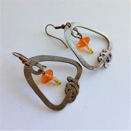 CBO23. Boucles d'oreilles cuivre martelé orange